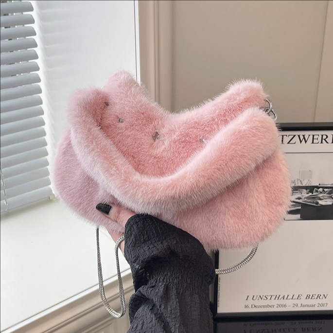 Fresco dulce peludo portátil brazo bolso de invierno 2025 nuevo estilo de cadena peludo bolso de hombro bolso versátil
