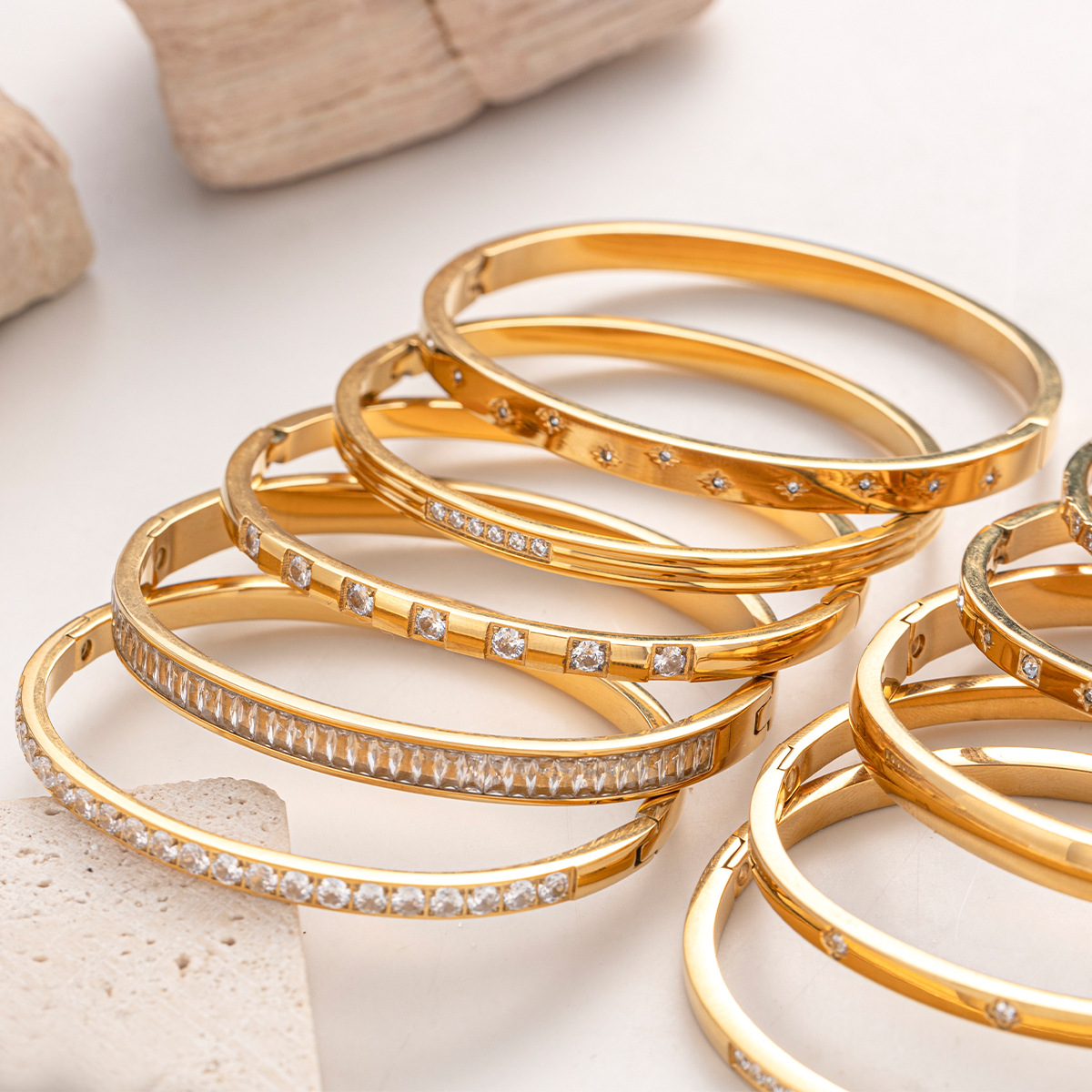 Tena Pulsera de acero inoxidable europea y americana Galvanoplastia Pulsera cerrada de circón con incrustaciones de oro de 18k image 3