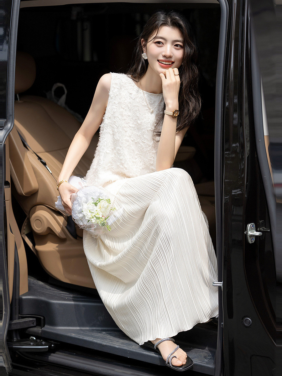 Đầm suông nữ midi phong cách Pháp, thiết kế giả hai lớp, dáng thẳng không eo, xếp ly nhẹ — Hạnh nhân trắng