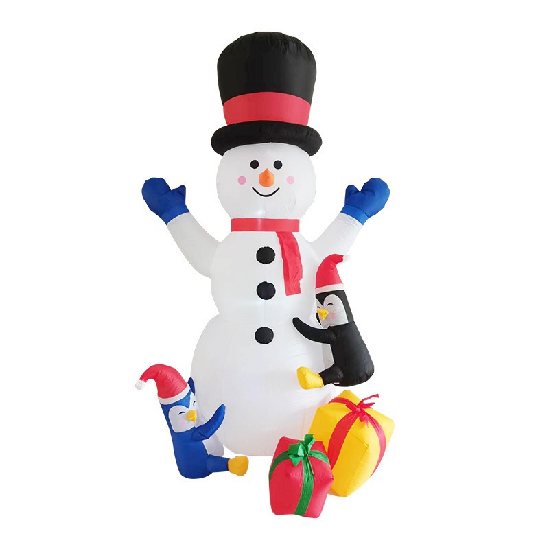 눈사람을 안고 있는 펭귄