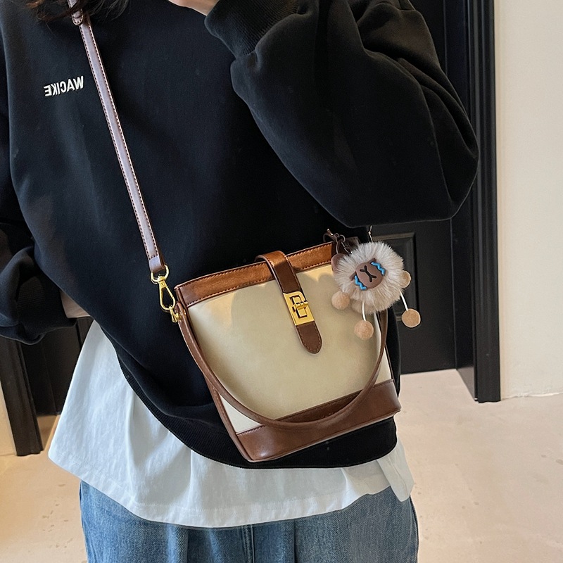 Bolso de cubo de color a juego para mujer 2025 nuevo bolso portátil para axila bolso de mensajero de un solo hombro de moda de alta gama