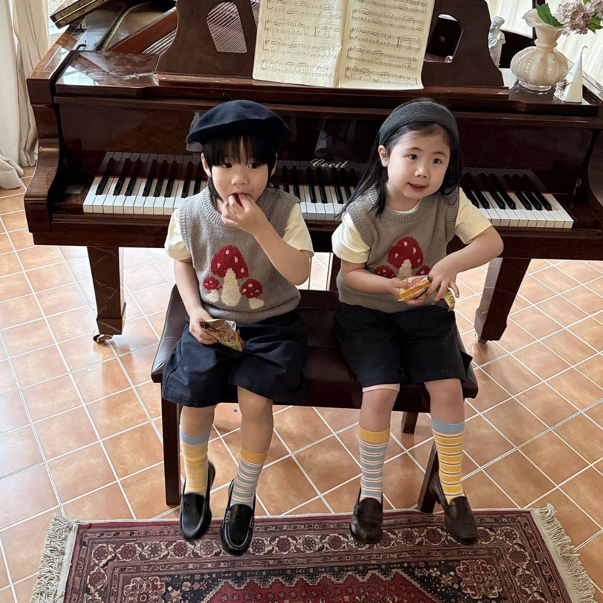 Children's brand knee socks for men and women for students