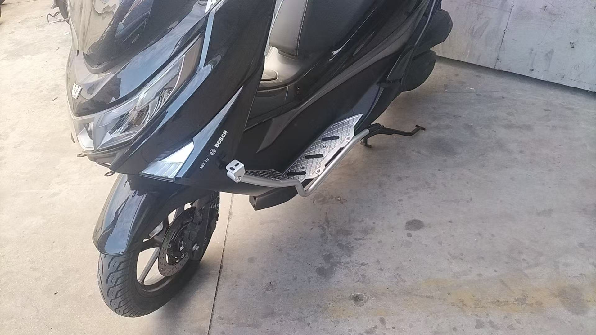 Suitable for Haojue Uhr150 Stainless Steel Bumper Body 22mm Anti-Side Guard Bar with Aluminum Alloy Pedal