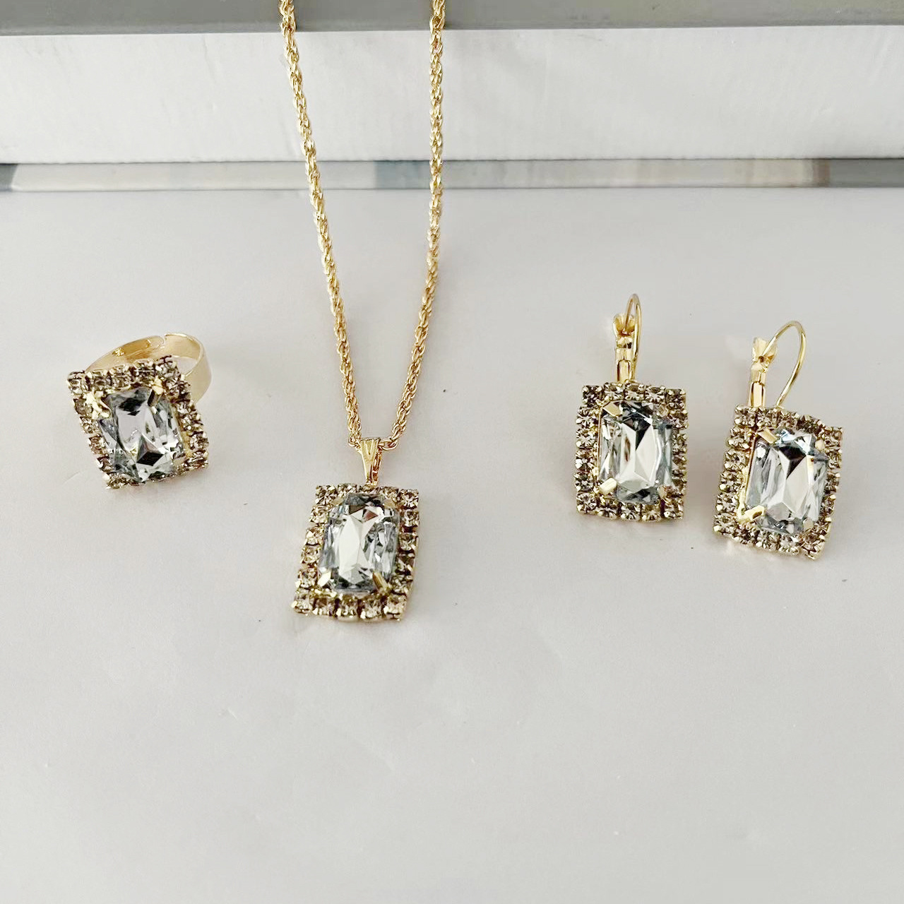 New Diamond Heart Pendant Necklace Earrings Banquet Versatile Three piece Jewelry Set_voghion.com
