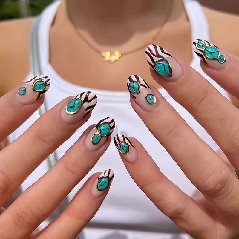 24 pieces of oval-shaped press-on nails with 3D turquoise stripes and gold accents, French-style fake nails, available for wholesale 24 pieces of oval-shaped press-on nails with 3D turquoise stripes and gold accents, French-style fake nails, available for wholesale