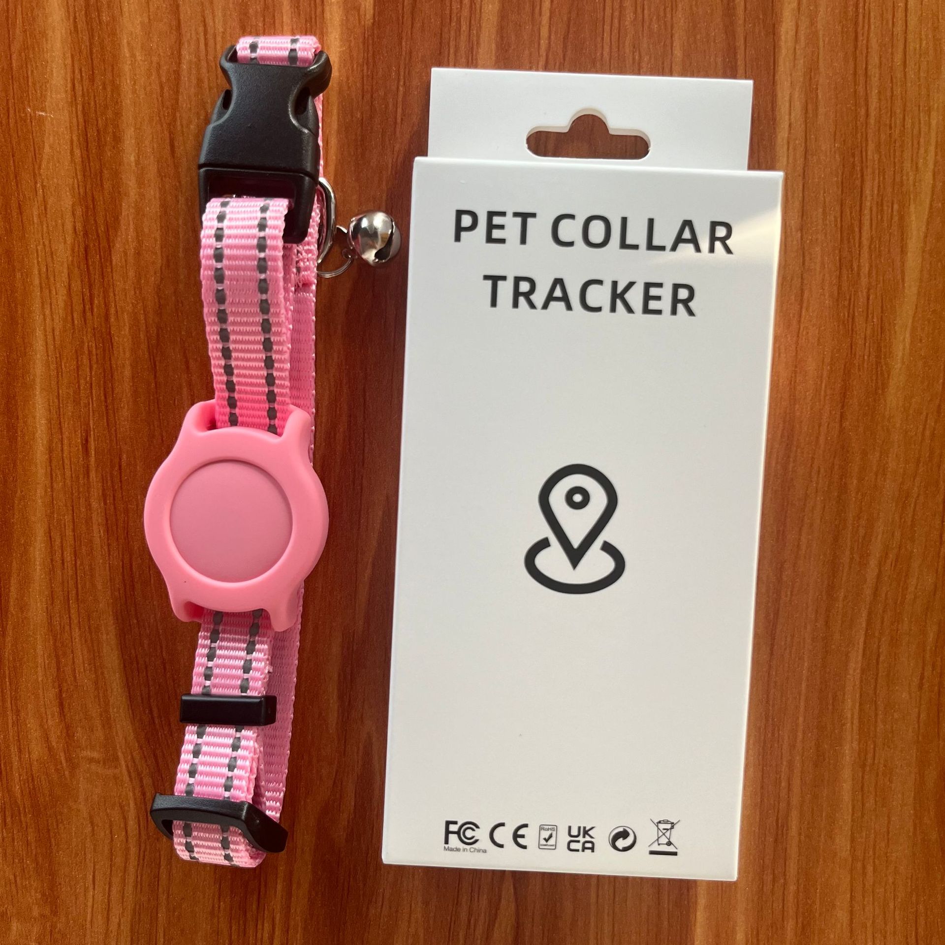 Apple, fuchsia choker