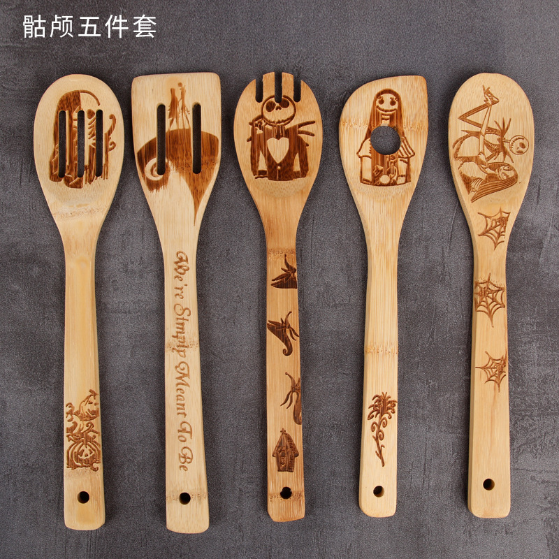 Espátula de cocina de bambú patrón de talla creativa pala espátula de cocina fabricante de seis piezas en stock