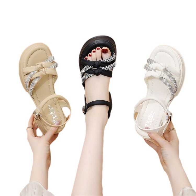 Sandalias de diamante de talón medio grueso para mujeres verano 2024 nuevo hombre ligero y elegante con falda zapatos de playa