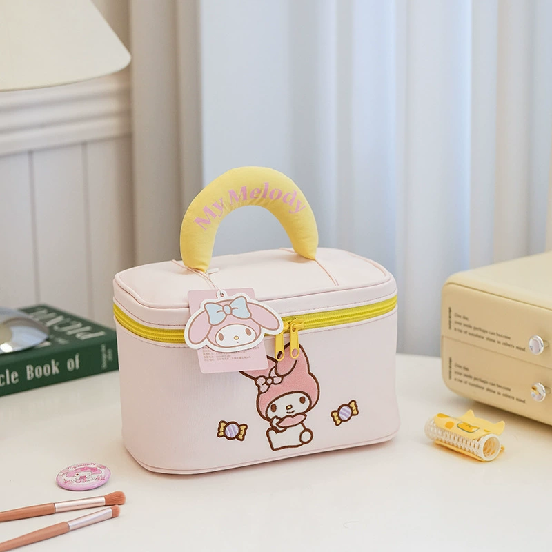 Косметичка Sanrio стеганая с синтепоном-наполнением, просторная дорожная организация, рисунки с героями