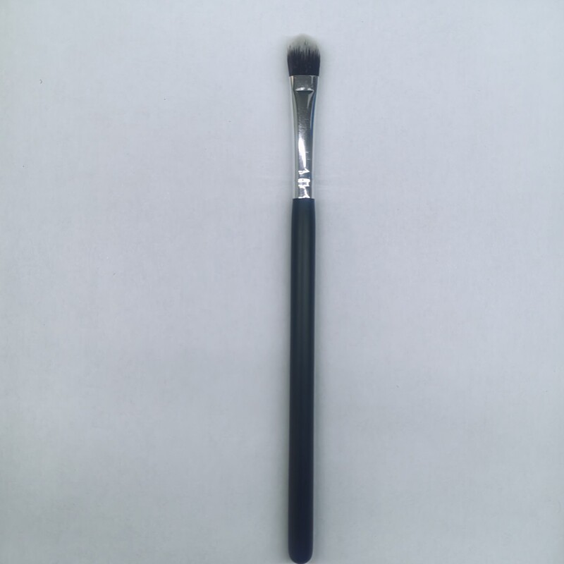 Popular Nylon Bristle Makeup Brush with Shiny Silver Aluminum Tube, Matte Black Frosted Finish, Wooden Handle, High-End Bristles, Large Eyeshadow Brush Popular Nylon Bristle Makeup Brush with Shiny Silver Aluminum Tube, Matte Black Frosted Finish, Wooden Handle, High-End Bristles, Large Eyeshadow Brush