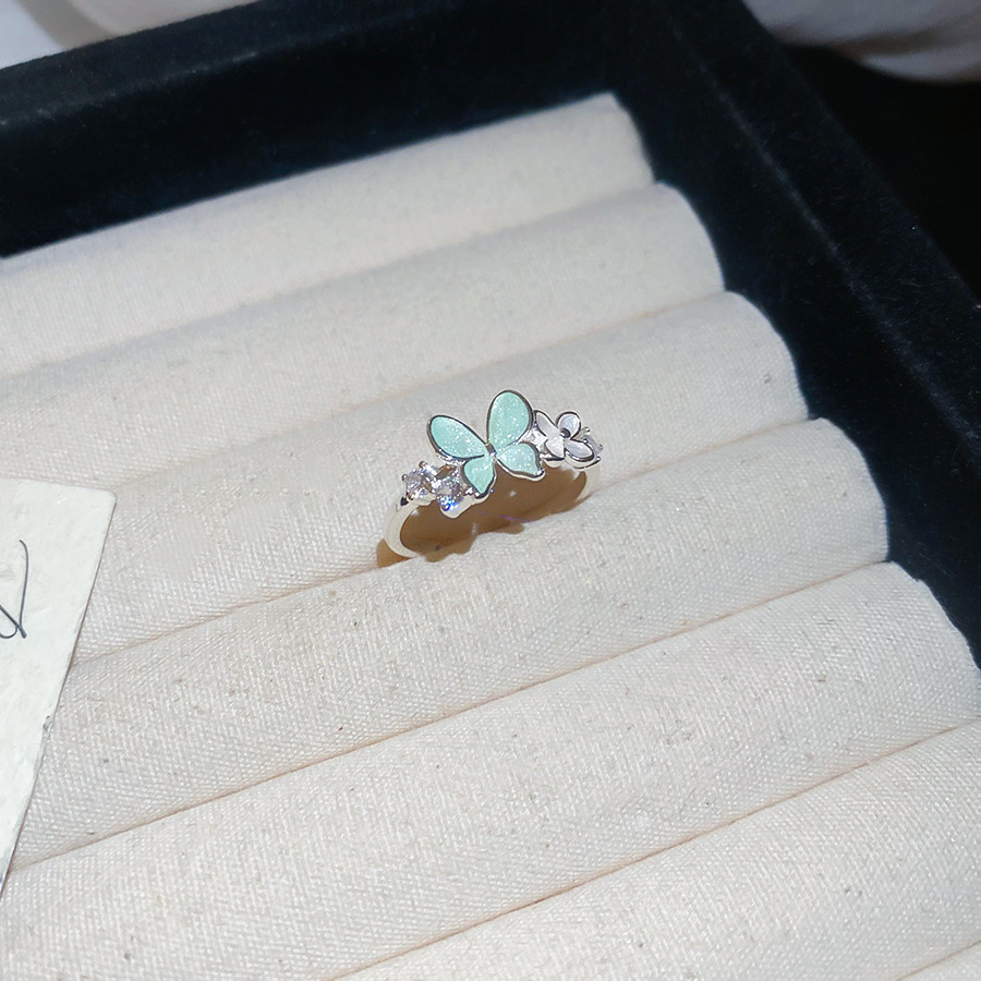 Bague élégante et raffinée, ornée d'une fleur en zircon et plaquée or véritable, pour l'index._voghion.com