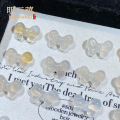 天然白氷種玉髄蝶ペンダント瑪瑙中国式女性モデル立体可愛い鎖骨ネックレスアクセサリーペンダント