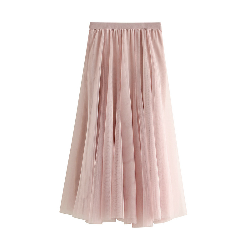 Ein High-Waist-Plisseetüll-Midirock in hellem Rosa mit leichtem Plisseetüll und passendem elastischem Bund.