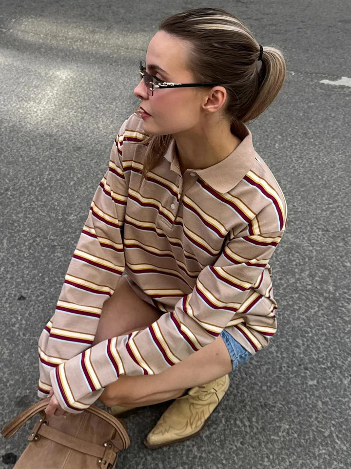 Áo thun nữ sọc dài tay cổ polo dáng rộng phong cách retro — hồng, màu nâu, nâu sẫm, quần kaki chi tiết 44