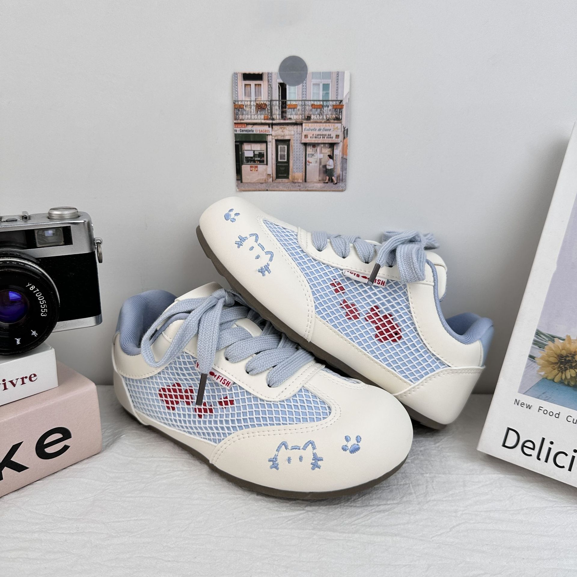 Zapatos de entrenamiento de Bode transpirables zapatos blancos zapatos de skate para mujeres 2025 verano nuevos lindos zapatos de malla de dibujos animados Gump