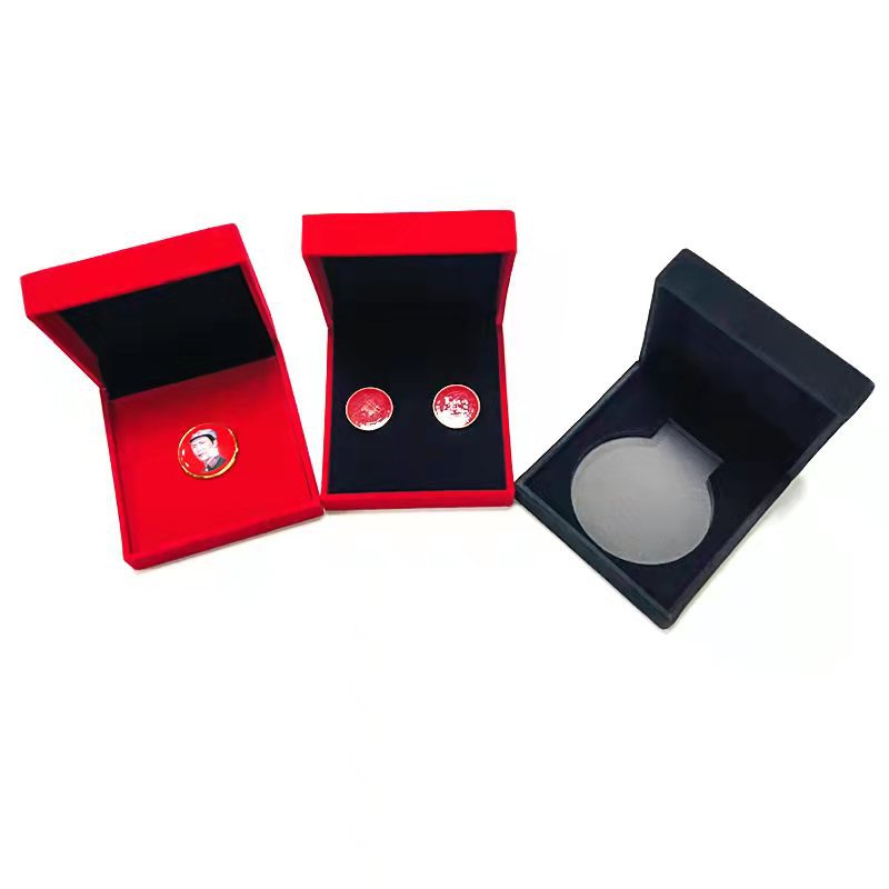 现货徽章绒布盒包装盒子胸针礼品收纳盒纪念章绒布盒收藏礼盒厂家