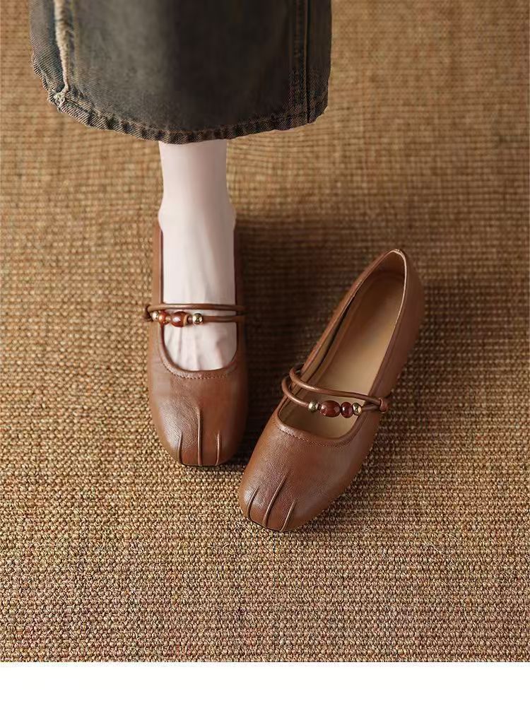 Zapatos franceses retrógrados superficiales para mujeres primavera y verano de 2026 nuevos zapatos de estilo cuadrado de moda versátil aumentando la altura interior de los zapatos marizhen