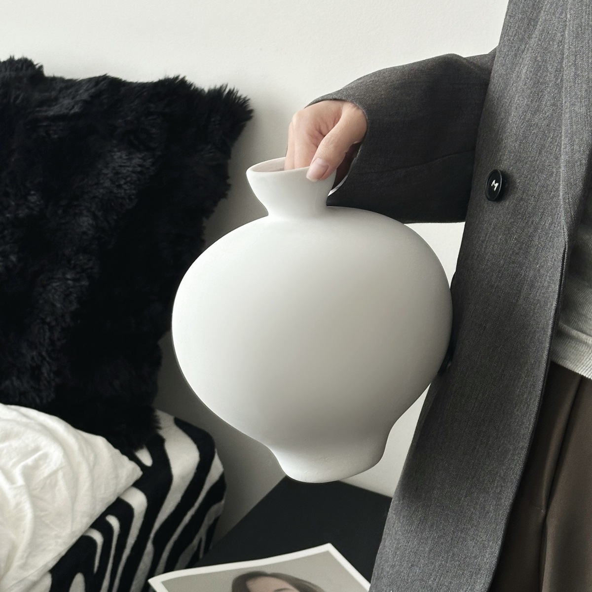 White can hold water 23*19.7cm