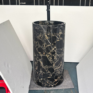 �ڽ𻨴���ʯһ�w�������p�ݾƵ�����l���g���ʽϴ��ϴ����