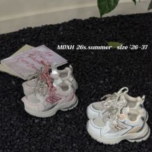 2026�����¿��ͯ�������͸���ϵ�Ь��Ůͯ�˶�Ьʱ����������Ь