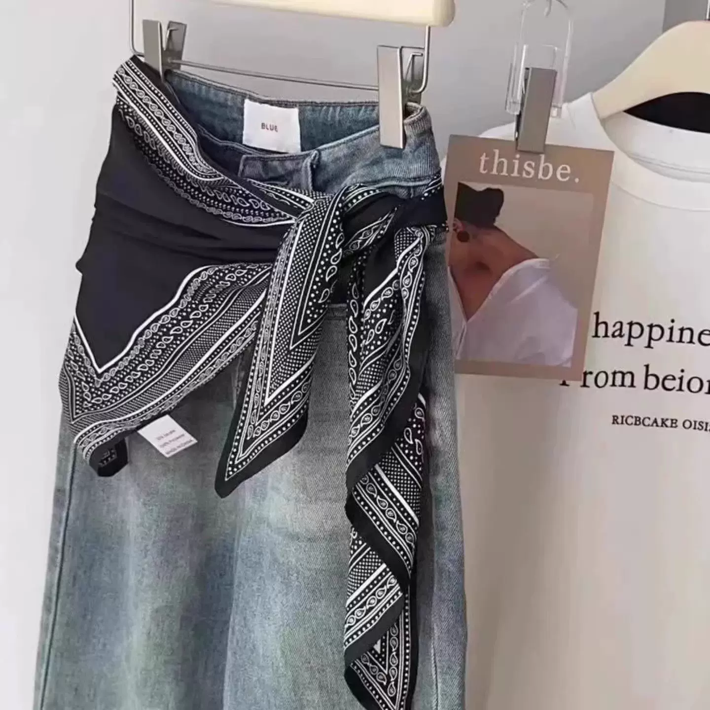 2025秋季新款复古印花丝巾女百搭气质旅游拍照披肩外搭系腰三角巾