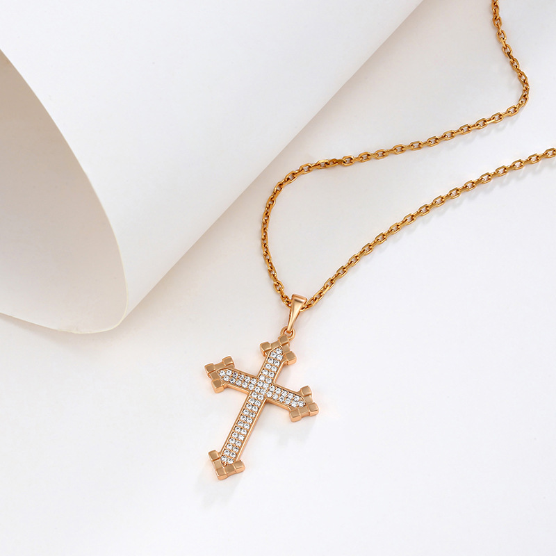 Joyería Xuping micro incrustado con colgante de cruz de circonio para mujeres lujo ligero personalidad simple collar accesorios de collar de viento frío para hombres