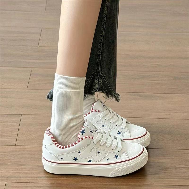 Thick-soled white star-patterned women's low-top versatile sneakers, striped design, 2026 spring/autumn collection, casual white shoes, trendy