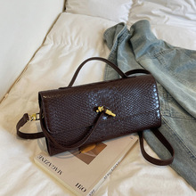 ���Q�羳�¿�M��μ��Ůʿ��������͹�ʯ�^�y�������ٴ�б���