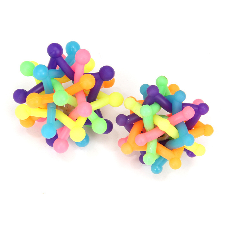 Juguete para entrenamiento de gatos y perros resistente a mordeduras con campana colorida y bola de picadura, pelota de plástico para perros, juguetes al por mayor
