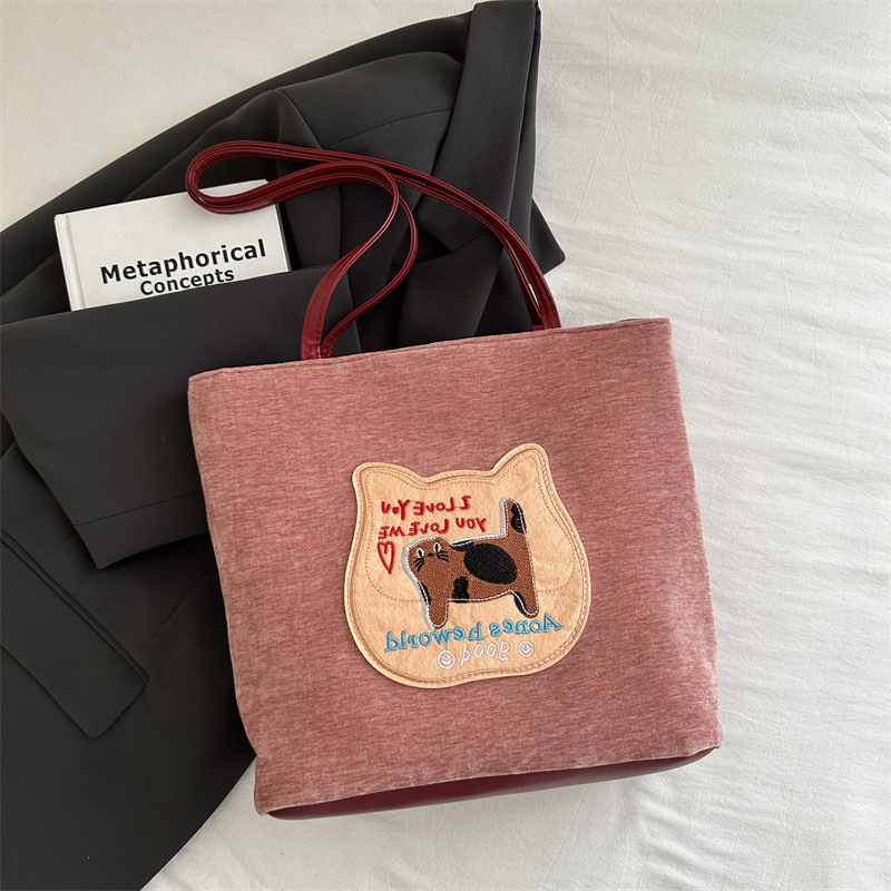 Bagos de gran capacidad para chicas encantadoras otoño / invierno 2024 nuevo estilo retro bolso de hombro de moda alta sensación bolso de brazo