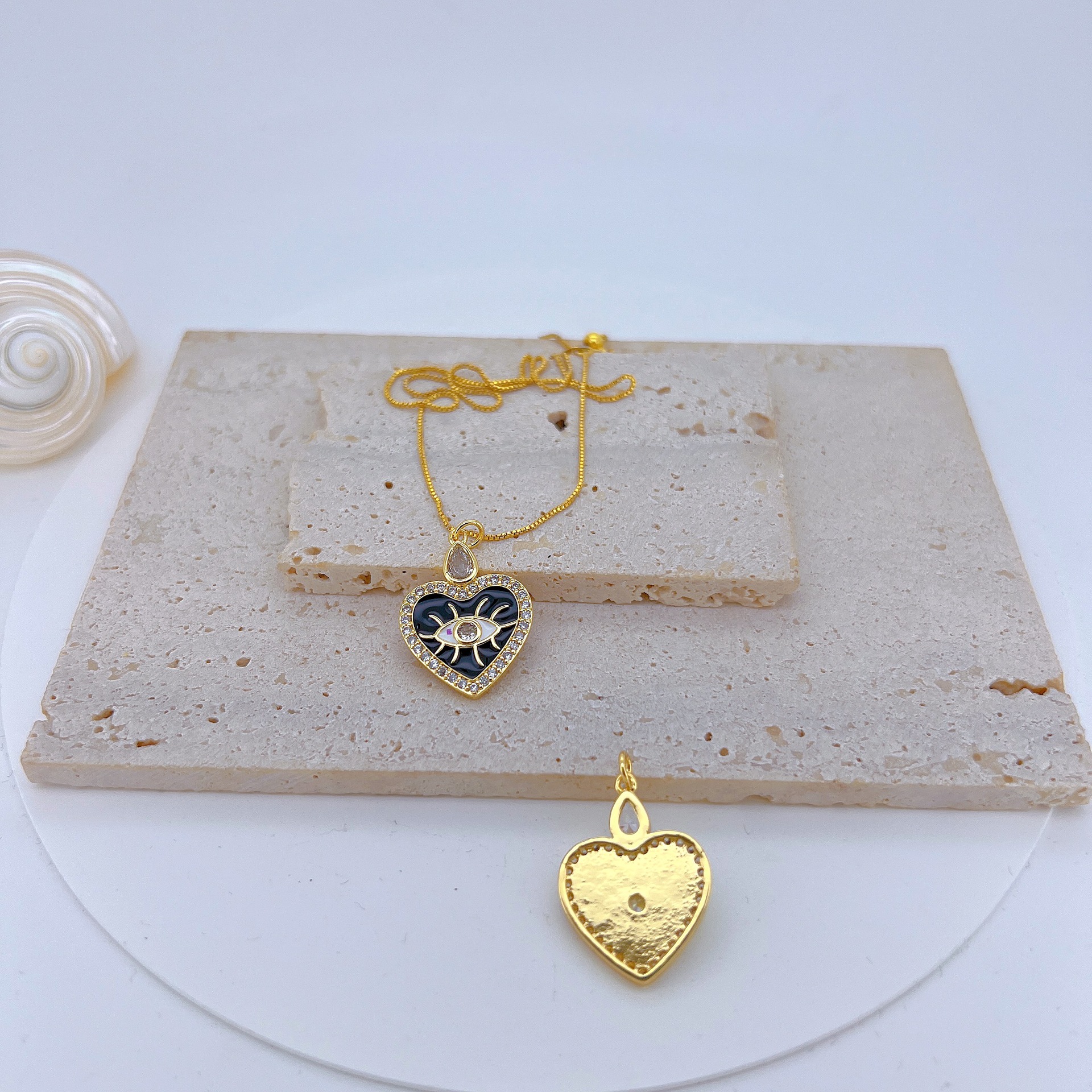 4g Weight Pendant Jewelry Making Type 20 * 25mm Jewelry Making Size Zircon Inlay Material DIY Jewelry Accessories Classification 1 Piece Quantity Copper Material Devil's Eye, Heart Shape Pattern All Seasons Season Plating Design Simple Style Style 1 Piece 20 * 25mm Copper Zircon Devil's Eye Heart Shape Pendant 4