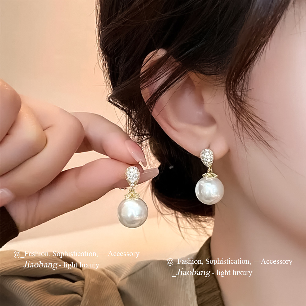Retro sophisticated geometric design elegant fashionable earrings…