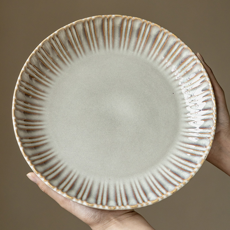 Plato de cerámica de borde exquisito platos de cubierta al por mayor platos redondos retro en relieve platos de platos caseros platos de restaurante