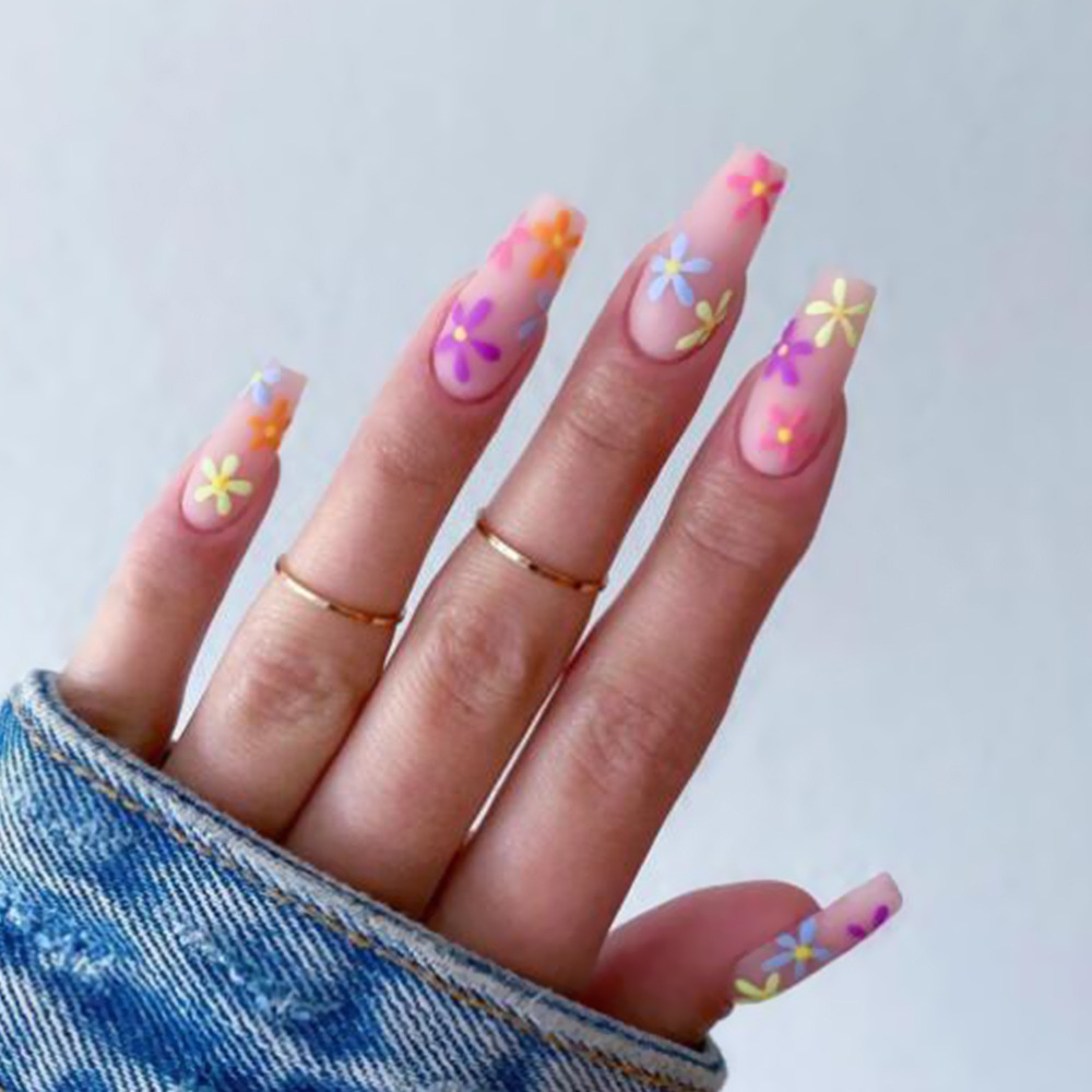 Flores de color de verano, uñas suaves, 24 piezas de dopamina mate blanqueador de uñas falsas transfronterizas, suministro directo image 1