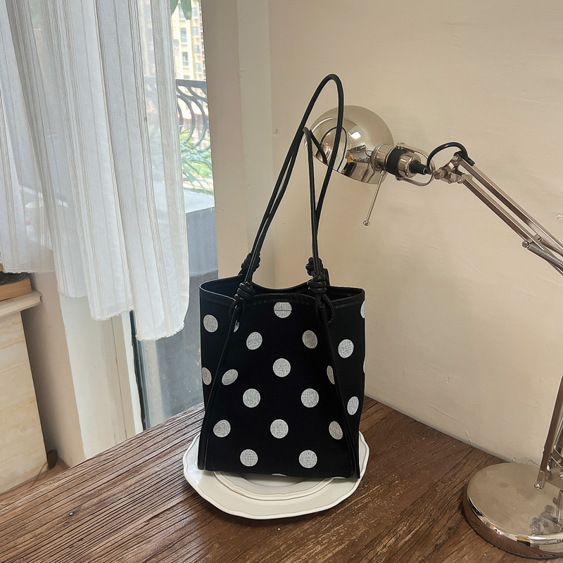 Bolsa de punto de onda de gran capacidad para mujeres 2026 verano nuevo ocio simple hombro brazo bolso de viaje al trabajo bolsa de mano