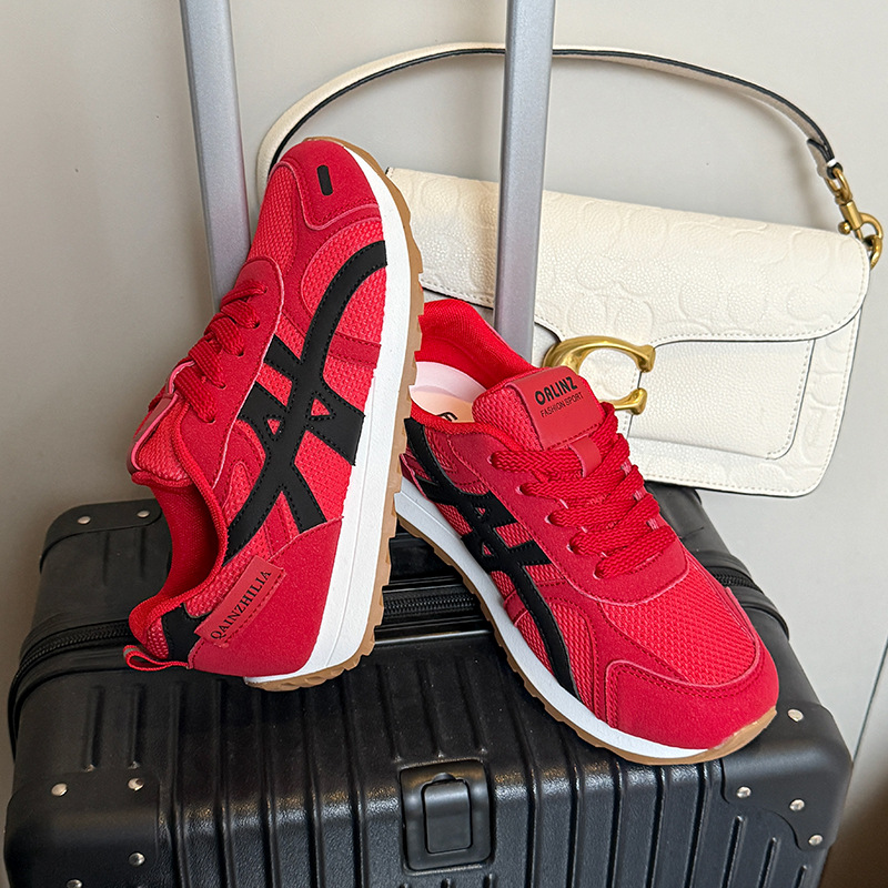 Productos europeos de otoño de 2025 nuevos zapatos de entrenamiento de suela gruesa, zapatos deportivos casuales transpirables, zapatos de moda versátiles