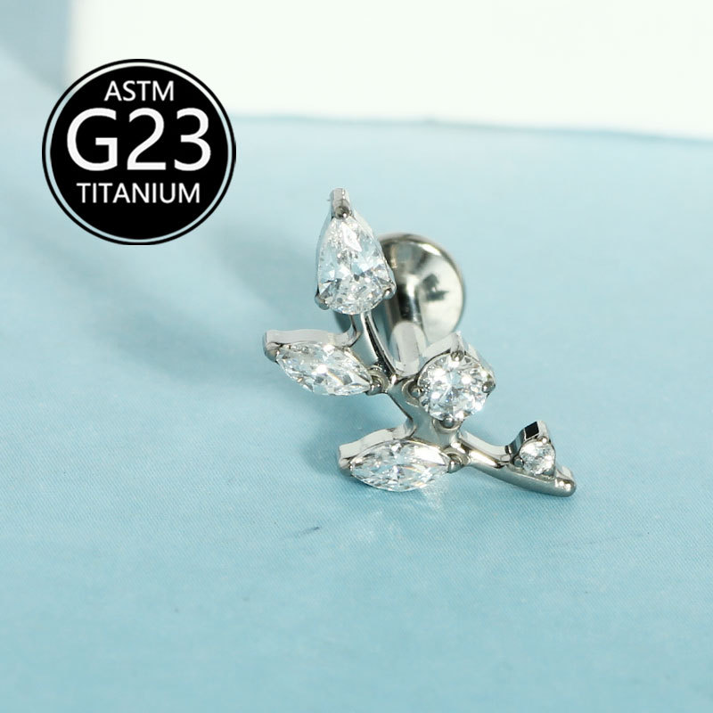 16G labret stud size and finish detail