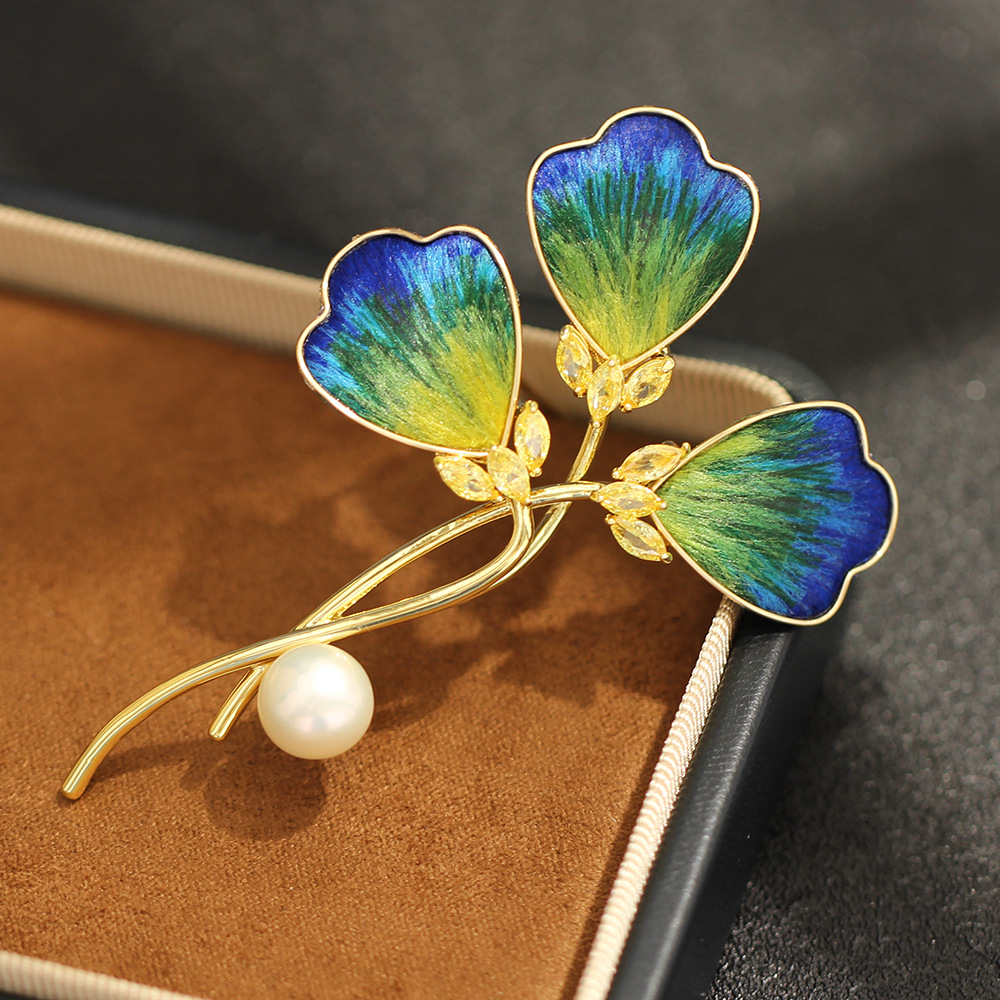 New Chinese Intangible Cultural Heritage Velvet Clover Brooch Green Gradient Stone Bouquet Brooch High-End Corsage Accessories for Women