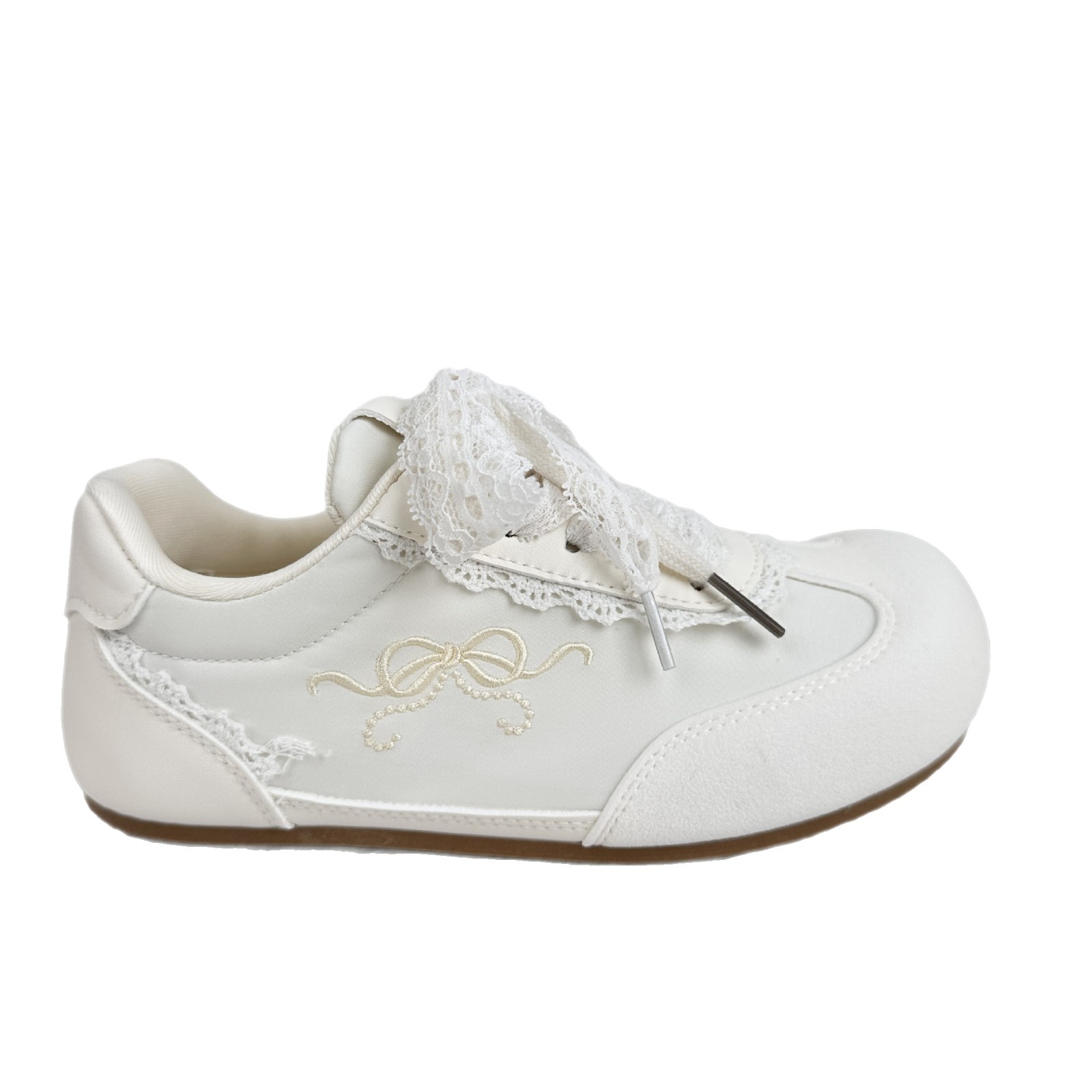 Zapatos blancos de ondas distantes de 2025 mujeres de verano ballet de encaje de zapatos de entrenamiento de estilo alemán, zapatos de skate casuales de nicho