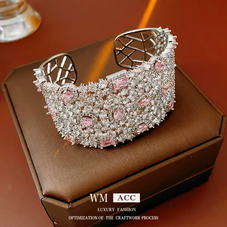 超闪锆石镂空宽版开口手镯轻奢高级感小众手环百搭宫廷风时尚手饰