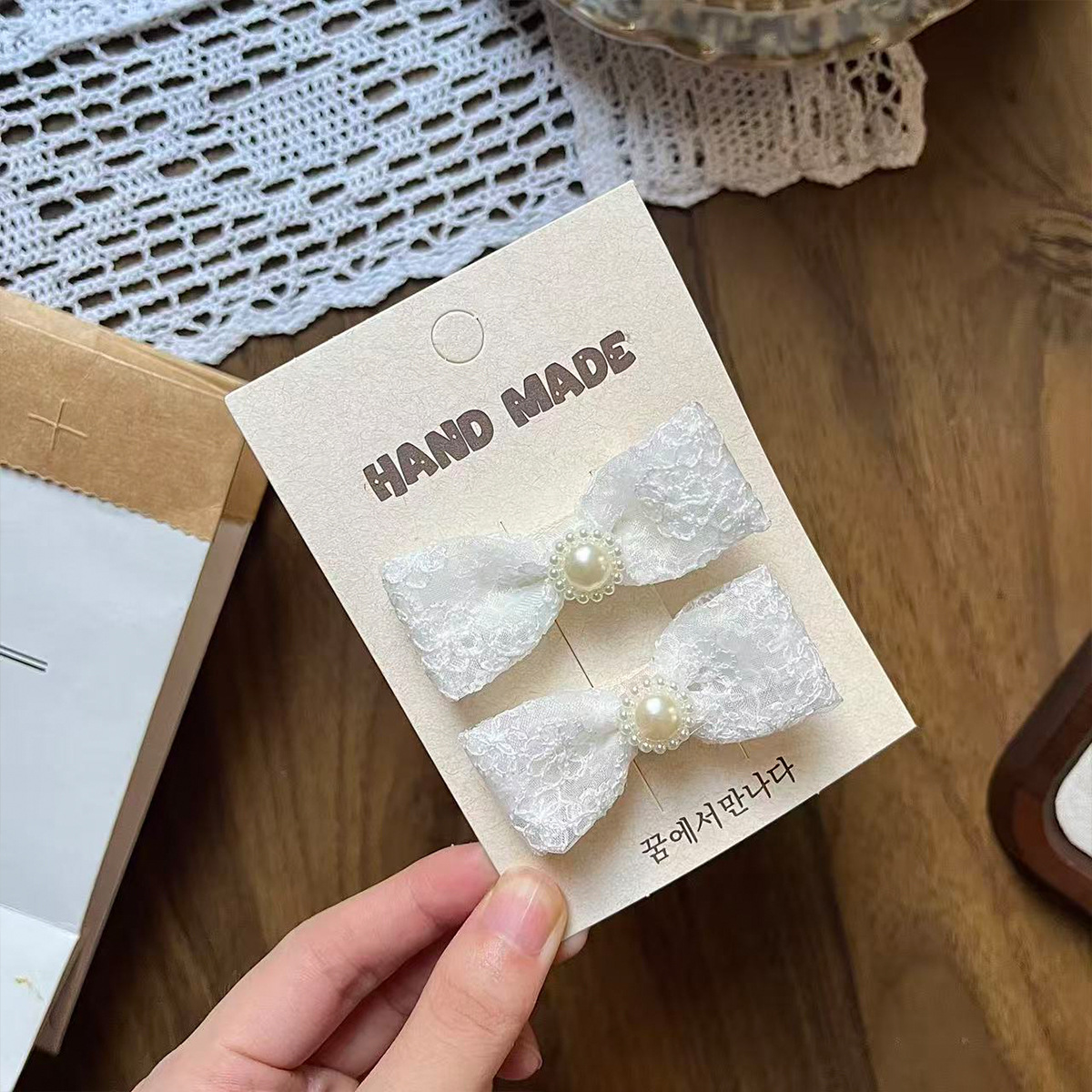 Nuevo lindo encaje arco clip para el cabello niños flores bordadas perlas lateral frises clip para el cabello