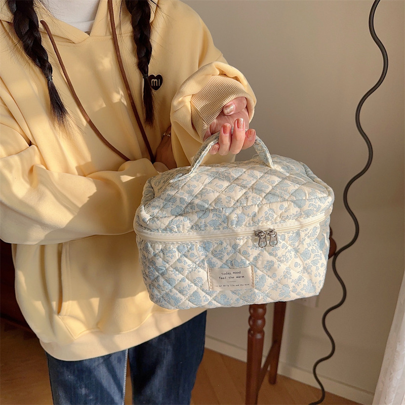 312022化粧バッグ大容量は水乳化粧品収納バッグを入れることができます。|undefined