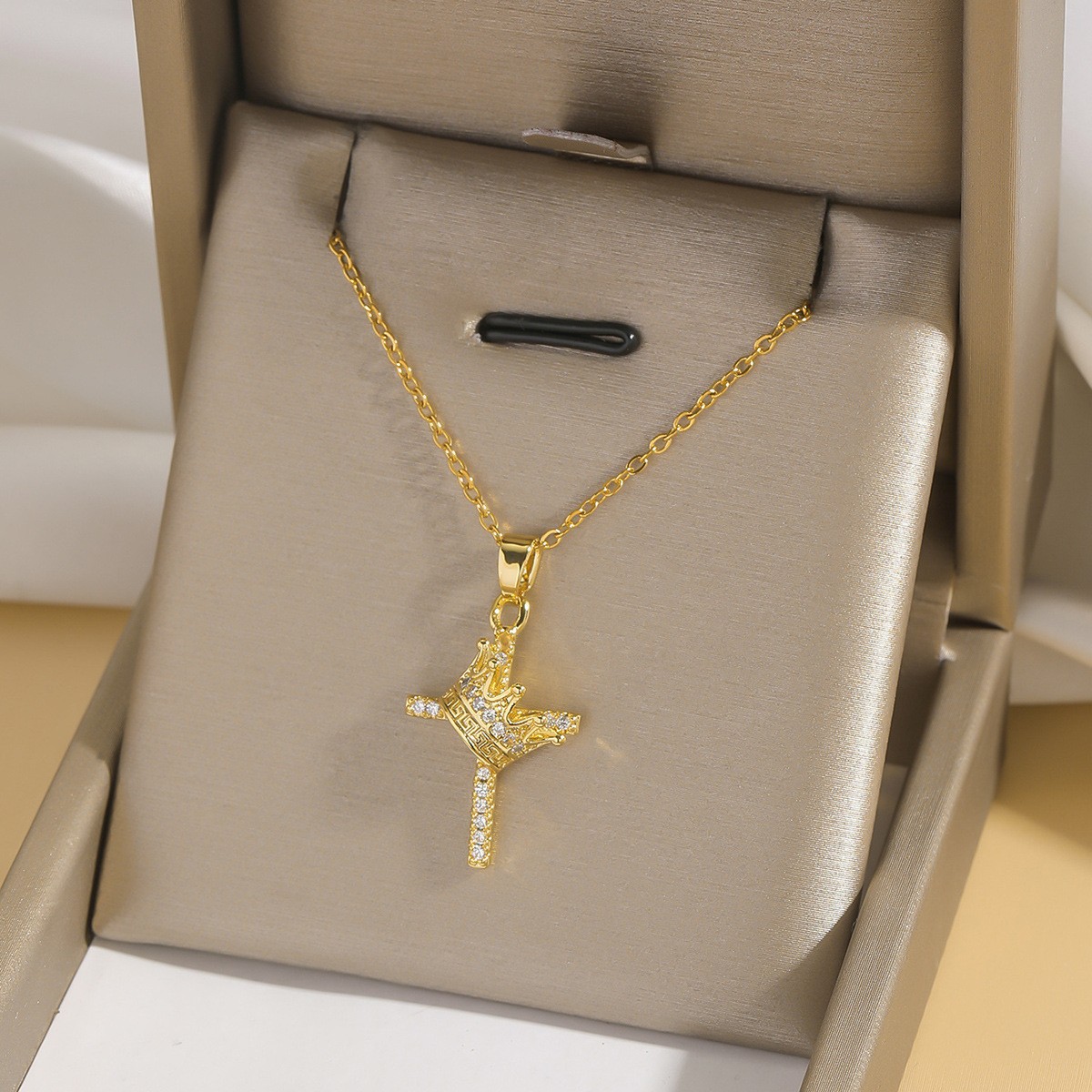Necklace for Women, European and American Fashion Trend New Product, Crown Cross Necklace, Elegant Niche Design Jewelry
