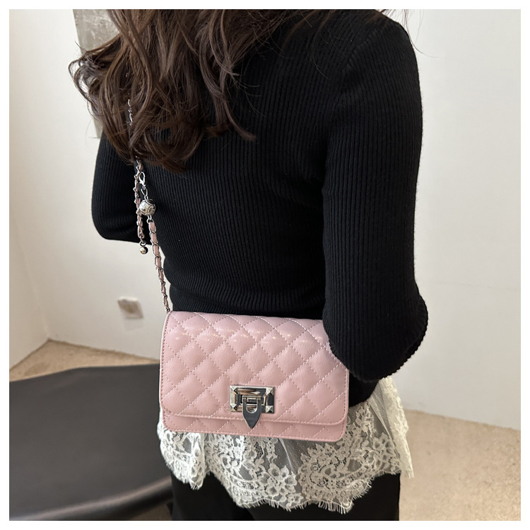 The diamond-patterned embroidered thread fashionable and elegant lock buckle elegant small bag for women's 2024 autumn new style versatile ins crossbody bag for women undefined