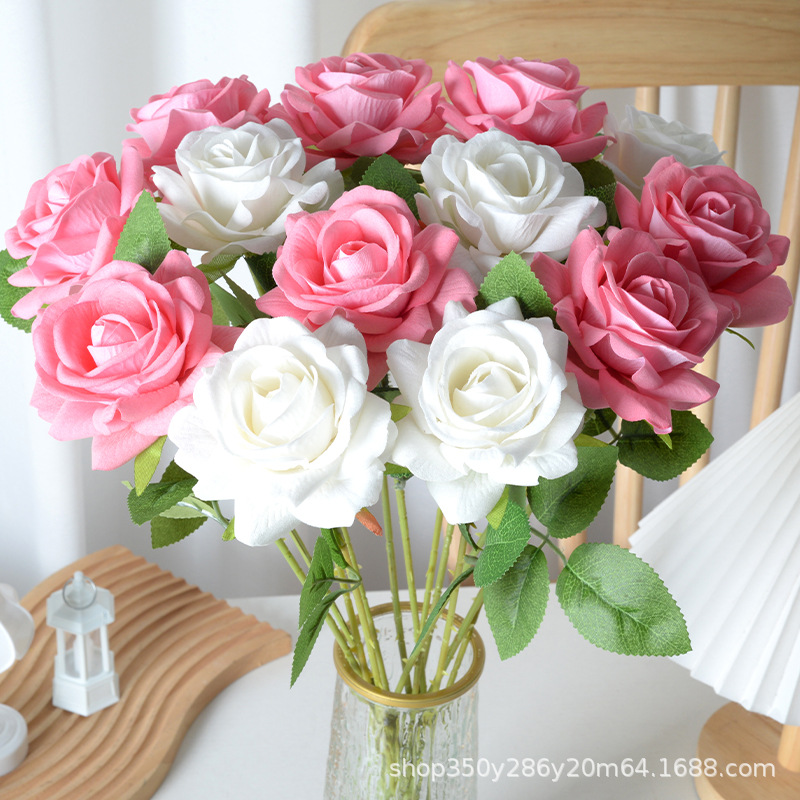 Simulación de un solo ramo de rosas de terciopelo bordado rosas rosas de San Valentín rojas cascadas rosas de corn rosa flores de boda