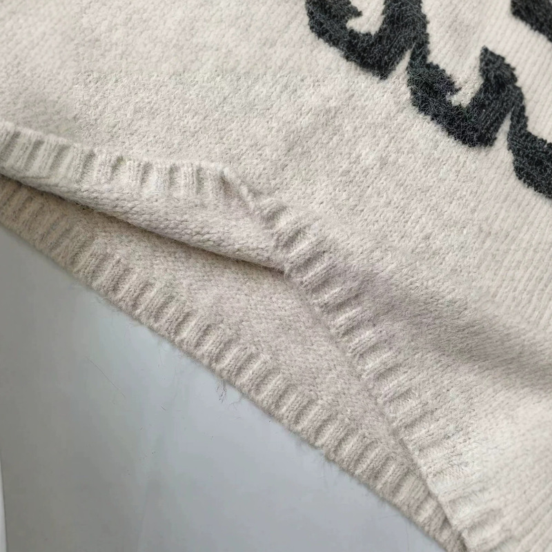 Item No. 26A1598: New autumn collection, Japanese-style minimalist knitted vest with digital embroidery and a round neckline Item No. 26A1598: New autumn collection, Japanese-style minimalist knitted vest with digital embroidery and a round neckline