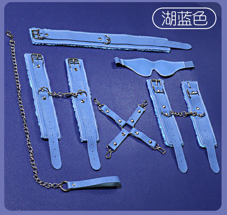 SM Plush Bondage Kit with Handcuffs and Nipple Clamps, Black Leather and Metal — detail image 13