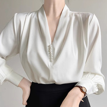 白色衬衫女春秋设计感小众感小个子醋酸缎面衬衣法式v领上衣
