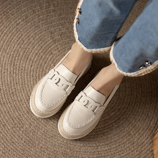 �ɸ�ЬŮ��ײݾ���Ь�r��ͨ�ڰٴ��^��ţƤ�и�һ�_�����_����Ь