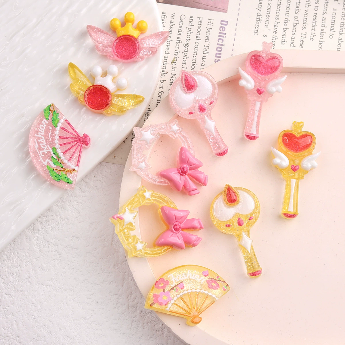 Кошель декоративный cartoon аксессуар, кремовое оружие? Wait: "Cartoon accessory, cream weapon, hairgrip handmade, phone case, footwear buckle, DIY" => Карикатурный/милый аксессуар, кремовое оружие? likely